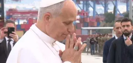 La preghiera di Papa Leone sul luogo dell’esplosione di Beirut