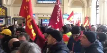 Ex Ilva, a Genova lavoratori occupano la stazione Brignole