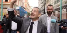 L’ex presidente francese Sarkozy a passeggio per Mentone