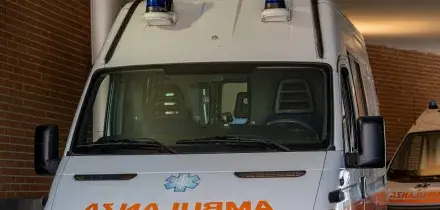 Tragico incidente a Maniago: auto contro bus di studenti, un morto e diversi feriti