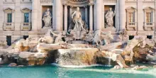 Roma, Fontana di Trevi a pagamento: da gennaio i turisti dovranno pagare un biglietto di 2 euro per vederla