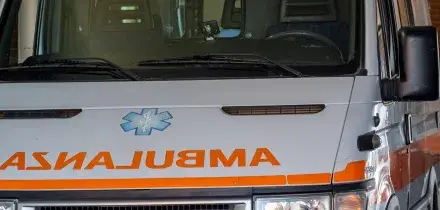 Grave incidente a Genova: ragazzo investito da un’ambulanza davanti scuola, le sue condizioni