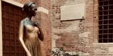 Verona, scoppia il caso Giulietta: polemiche dopo la tassa sugli innamorati