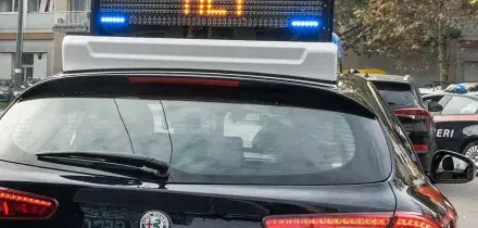 Si traveste da madre morta e viene smascherato all’anagrafe, il figlio racconta la sua verità: “Non l’ho fatto per la pensione”