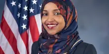 Minneapolis, la deputata Ilhan Omar aggredita durante un comizio: il video dell&rsquo;incidente