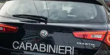 Accoltella la moglie al collo durante una lite: soccorsi in emergenza e ricovero urgente