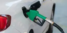 Carburante, pedaggi autostradali, sigarette e assicurazione: ecco tutti gli aumenti del 2026