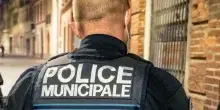 Francia, aggredito e ucciso 23enne di estrema destra, bufera politica: &ldquo;C&rsquo;&egrave; un sospettato&rdquo;