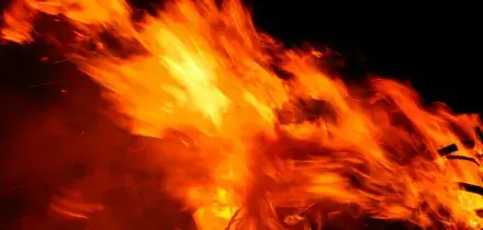 Rogo vicino a Le Constellation: in fiamme il memoriale per le vittime di Crans-Montana