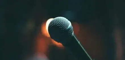 Problemi di salute per il cantante famoso: rinviati quattro concerti, come sta