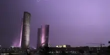 Tempesta su Doha, pioggia e fulmini sulla capitale del Qatar