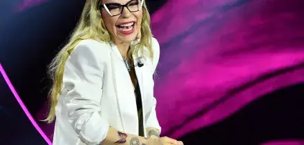 Ornella Muti insieme alla figlia Naike: le nuove scarpe vegane per la moda sostenibile