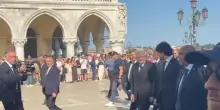 A Venezia scatta l&rsquo;applauso per Mattarella in piazza San Marco