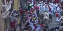 A Pamplona il primo &ldquo;encierro&rdquo;, l&rsquo;annuale folle corsa dei tori