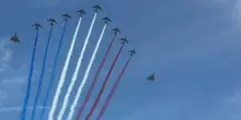 14 luglio, la &ldquo;Patrouille de France&rdquo; sorvola gli Champs &Eacute;lys&eacute;e