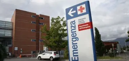 Lido di Camaiore, tragedia familiare: uccide la moglie in ospedale poi si getta dalla finestra