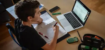 Crisi energetica e spettro dad a scuola: 2 studenti su 3 dicono "no"