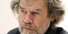 Reinhold Messner rivela una cardiopatia congenita scoperta dopo l&rsquo;impianto del pacemaker