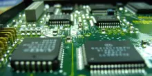 Nvidia, arrestato dipendente per contrabbando di chip per l'intelligenza artificiale in Cina