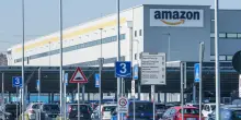Si d&agrave; fuoco al centro Amazon di Torrazza Piemonte: &egrave; gravissimo. Non &egrave; un dipendente