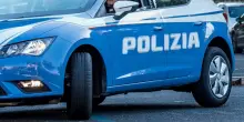 Si schiantano con una Porsche rubata: muore un ragazzo, due feriti gravi