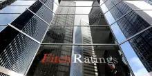 Fitch alza le stime sul Pil globale 2026, Italia da +0,6% a +1%