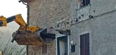 Arezzo, uccise a fucilate il vicino che gli demoliva la casa: assolto
