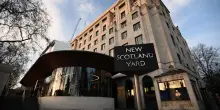 Gran Bretagna, scandalo a Scotland Yard: un video della Bbc denuncia abusi, razzismo e misoginia