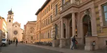 Naziskin a Trento, si mobilitano i docenti dell'Universit&agrave;: "No a razzismo e nazifascismo"
