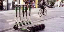 Antitrust, multa milionaria a monopattini e bikesharing a Roma: "ostacolo a corse gratis"