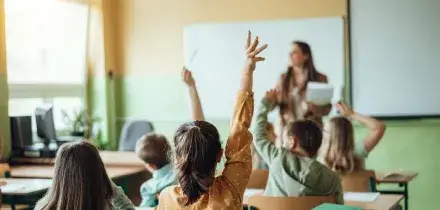 La lezione pi&ugrave; bella della maestra Samanta, prende le ferie per assistere l&rsquo;alunno malato