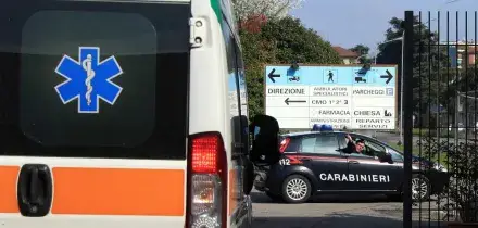 Milano, 18enne accoltellato fuori scuola, aggredito da 3 coetanei