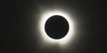 Il giorno dell'eclissi solare, tutte le cose da sapere. In Italia il fenomeno visibile alle 19.30