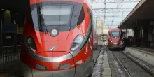 Cantieri legati al Pnrr allungano tempi, complicati viaggi in treno ad agosto. Roma-Milano in 5 ore