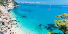 L&rsquo;effetto guerra si abbatte sulle vacanze, aumenta tutto tranne i voli. Le mete pi&ugrave; gettonate