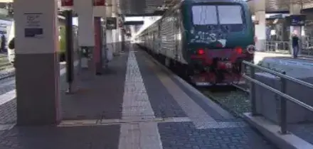 Milano Lambrate, treno regionale bloccato per due ore: 300 a bordo senza aria condizionata
