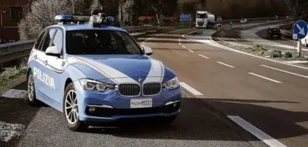 Si ribalta un camion sulla A1 a Sasso Marconi in direzione Firenze, muore l'autista