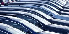 Mercato auto: a luglio le immatricolazioni crescono del 3,9%, bene anche Stellantis