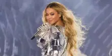 Beyonc&eacute; &egrave; miliardaria. A 44 anni la cantante entra nel club degli ultraricchi stilato da Forbes