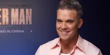 Robbie Williams: "Temo di diventare cieco a causa delle iniezioni per dimagrire"