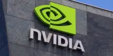 Boom dell'IA: balzo Nvidia con il +85% di ricavi. Sfida Musk-Altman, OpenAI verso la Borsa