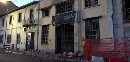 Uccisero tre giovani dando fuoco a emporio, condanne fino a 30 anni ma "non &egrave; omicidio volontario"