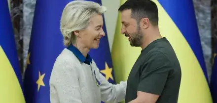 Leader Ue trovano l'intesa, prestito da 90 miliardi a Kiev. Merz: "Messaggio decisivo a Putin"