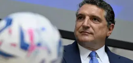 Serie A. La Lega fissa il derby Roma-Lazio alle 12.30 di domenica, &egrave; polemica