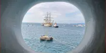 Tour mondiale: il "Vespucci" a vele spiegate verso la Barcolana