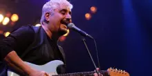 Napoli rende omaggio a Pino Daniele: "Pino è – Il Viaggio del Musicante” in piazza del Plebiscito