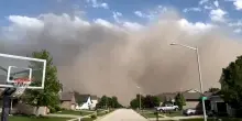 Tempesta di polvere avvolge un quartiere residenziale nell'Illinois