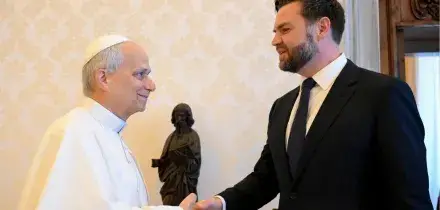 Vance al Papa: "Dio non era con gli americani quando liberavano la Francia dai nazisti?"