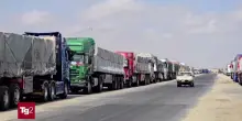 I primi camion di aiuti entrano nella Striscia di Gaza dopo oltre due mesi