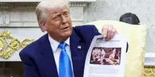 Trump a Ramaphosa: "Ecco la foto dei bianchi uccisi". Ma è un fake